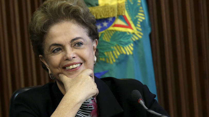 Eu não tenho cara de quem vai renunciar, diz Dilma