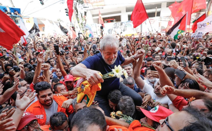 Lula planeja viajar pelo Brasil para reorganizar oposição ao governo, após ser solto