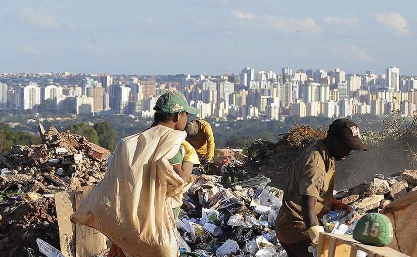 1 em cada 4 brasileiros vive com menos de R$ 420 por mês, aponta IBGE