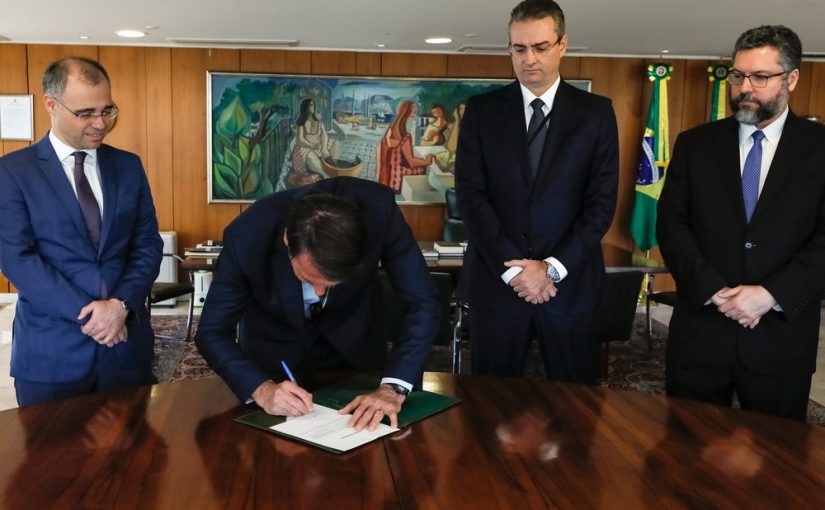 Bolsonaro nomeia delegado Rolando de Souza para comando da PF; posse ocorre 1 hora depois em cerimônia fechada