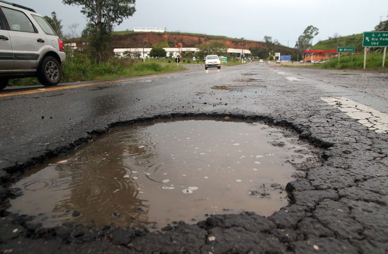 Chuvas interditam rodovias no Sul de Minas Gerais