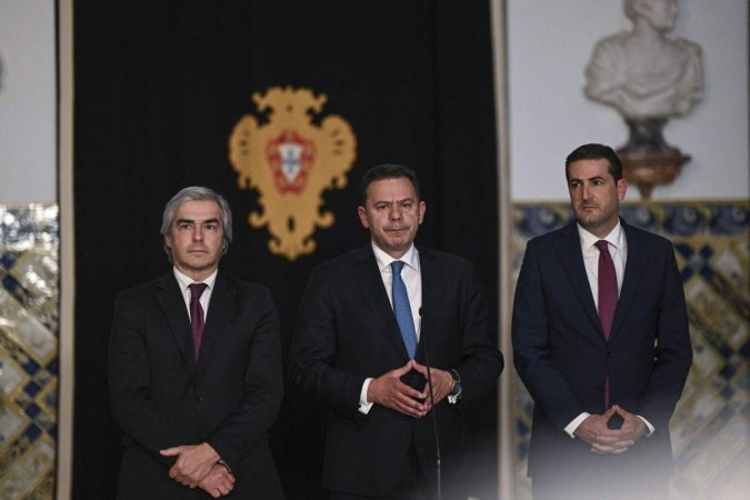 Portugal inicia transição de governo, em guinada para a direita