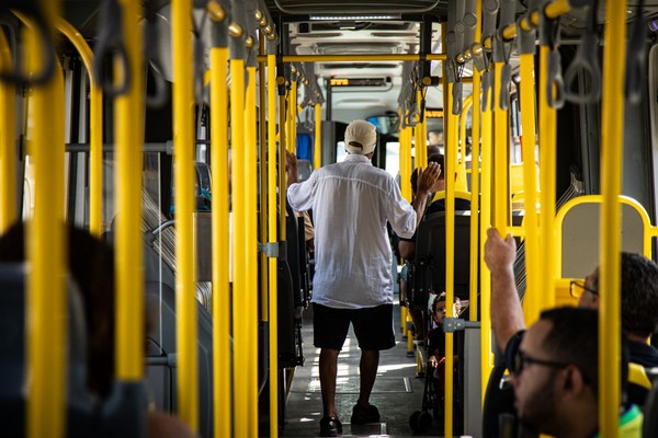 Menos linhas de ônibus, fim da segunda pista seletiva e limitação de caminhões: especialistas apontam soluções para engarrafamentos na Brasil